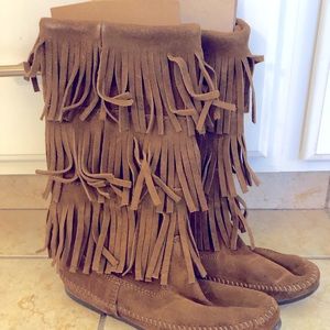 New moccasin fringe boots